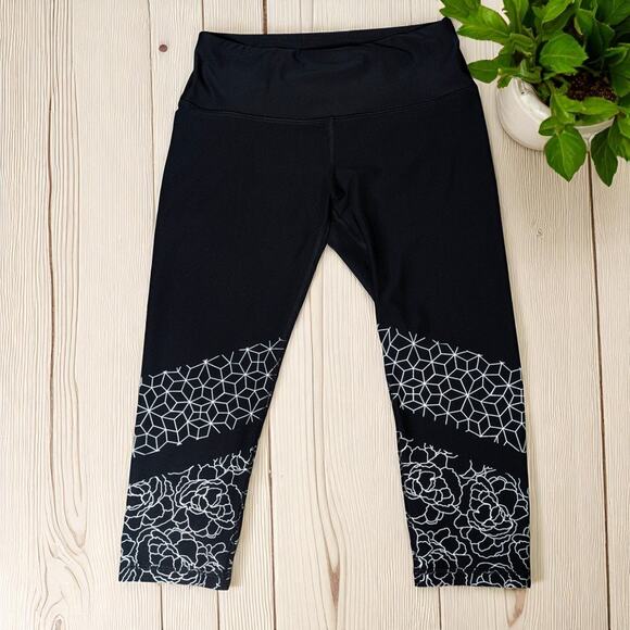 Cute RBX Black Flower Graphic Print Cropped Workout Athletic Pants Small S - Picture 1 of 1